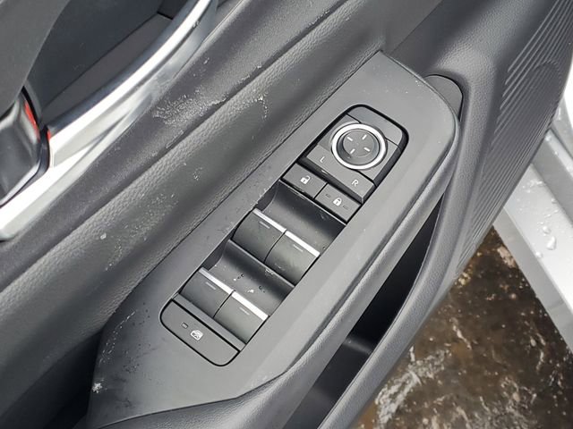 2026 Toyota Prius Plug-in Hybrid XSE - Photo 9