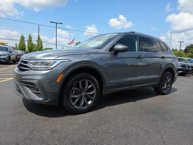 2023 Volkswagen Tiguan SE photo 2