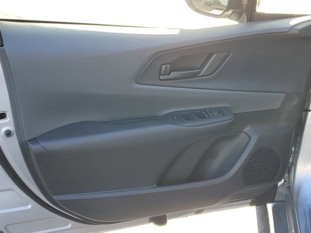 2026 Toyota Prius LE - Photo 8