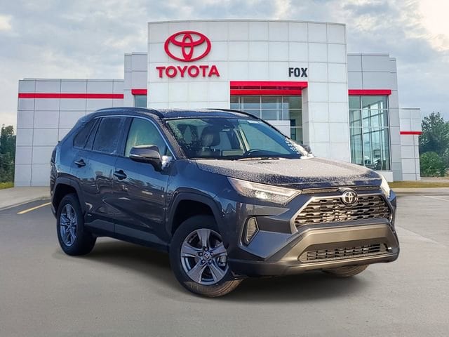 2025 Toyota RAV4 LE's photo