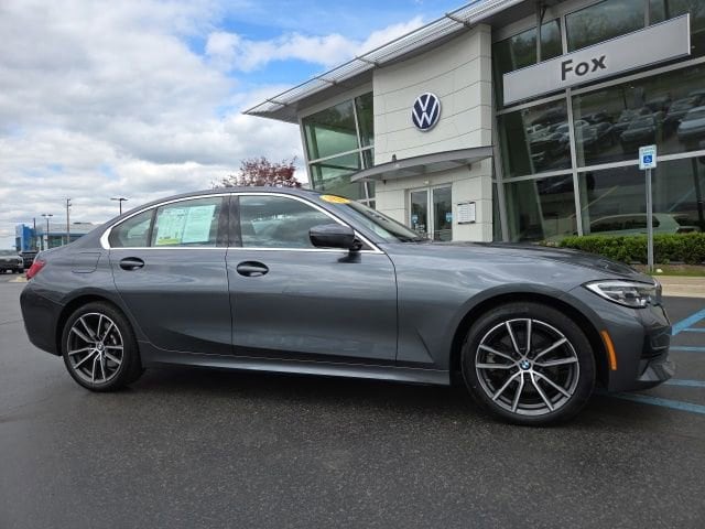 2020 BMW 3 Series 330i xDrive Sedan's photo