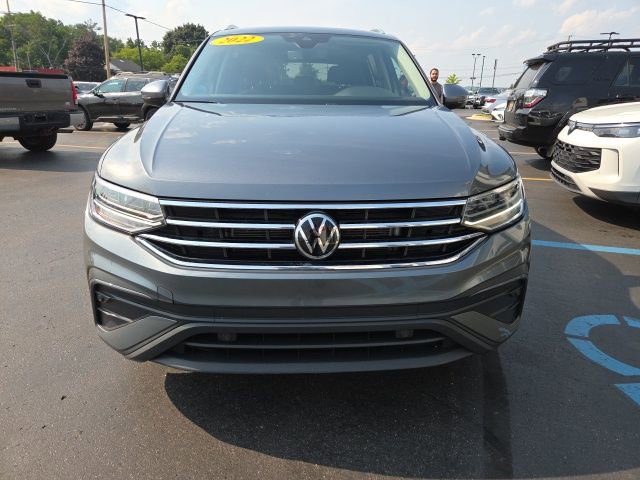 2022 Volkswagen Tiguan SE photo 2