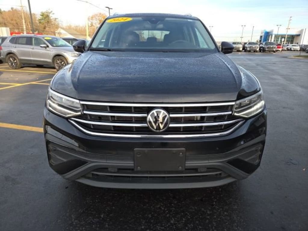 Used 2024 Volkswagen Tiguan 2.0T SE Sport Utility