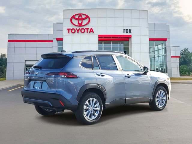 2026 Toyota Corolla Cross LE photo 4