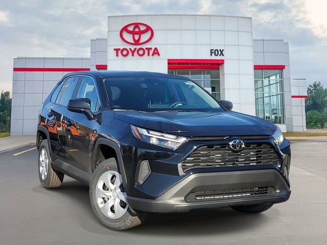 2025 Toyota RAV4 LE's photo