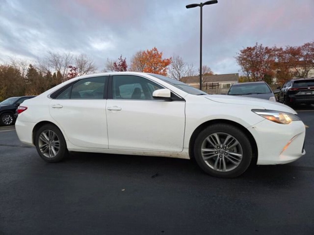Used 2015 Toyota Camry XLE Sedan