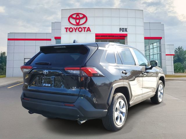 2025 Toyota RAV4 LE photo 3
