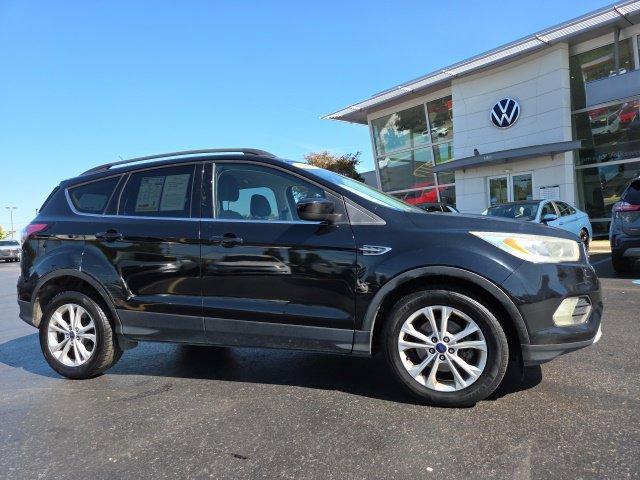 Used 2017 Ford Escape SE with VIN 1FMCU0GD7HUE86283 for sale in Rochester Hills, MI