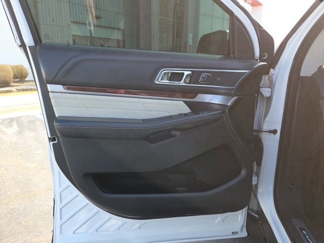 2017 Ford Explorer Platinum - Photo 10
