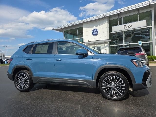 2025 Volkswagen Taos 1.5T SE's photo