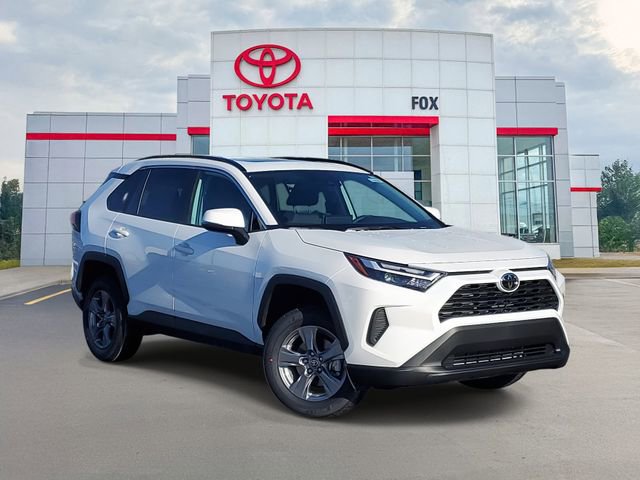 2025 Toyota RAV4 XLE's photo