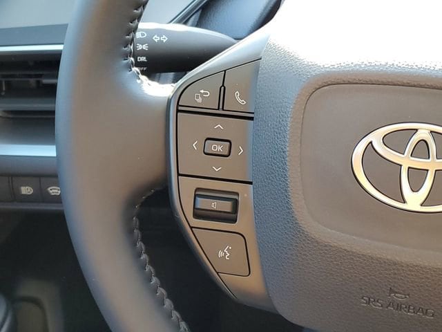 2026 Toyota Prius LE - Photo 13