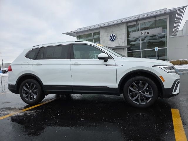 2023 Volkswagen Tiguan SE's photo