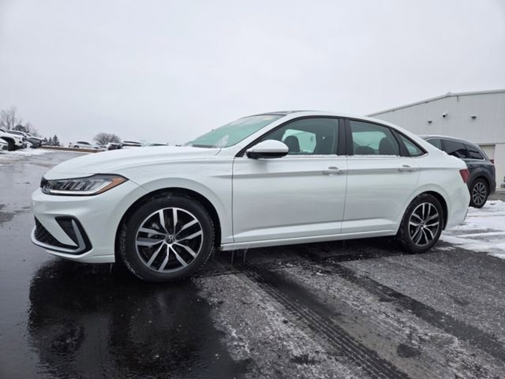 Used 2025 Volkswagen Jetta 1.5T SE Sedan