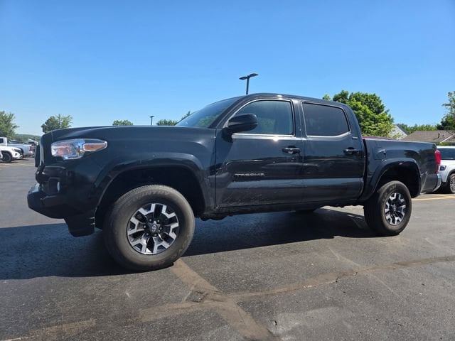 2023 Toyota Tacoma SR5 Double Cab 4WD V6 Auto Short Bed's photo