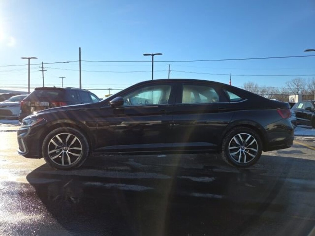 Used 2025 Volkswagen Jetta 1.5T SE Sedan