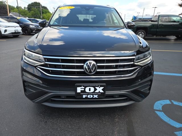2022 Volkswagen Tiguan SE photo 2