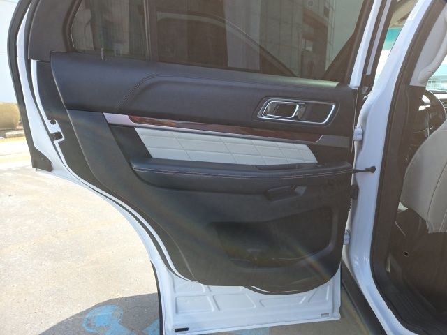 2017 Ford Explorer Platinum - Photo 12