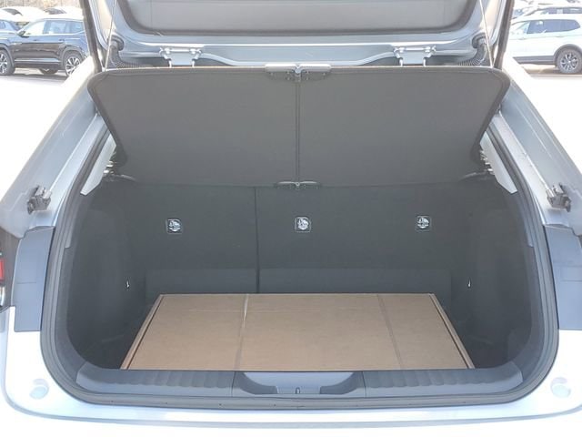 2026 Toyota Prius LE - Photo 7