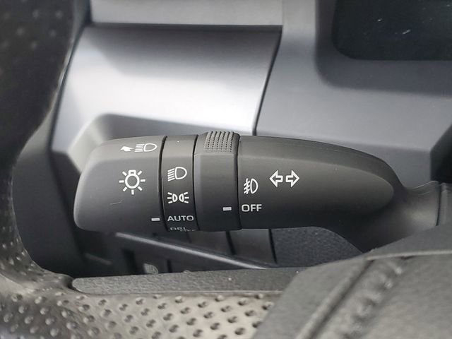 2025 Toyota Tacoma SR5 - Photo 17