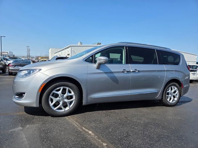 2017 Chrysler Pacifica Touring-L Plus