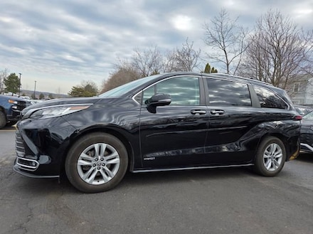2021 Toyota Sienna Limited Passenger Van