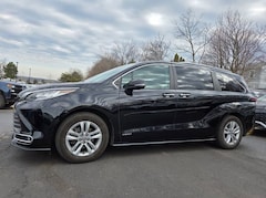 2021 Toyota Sienna Limited Passenger Van