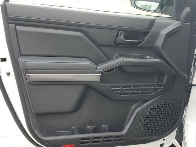 2025 Toyota Tacoma SR5 - Photo 9