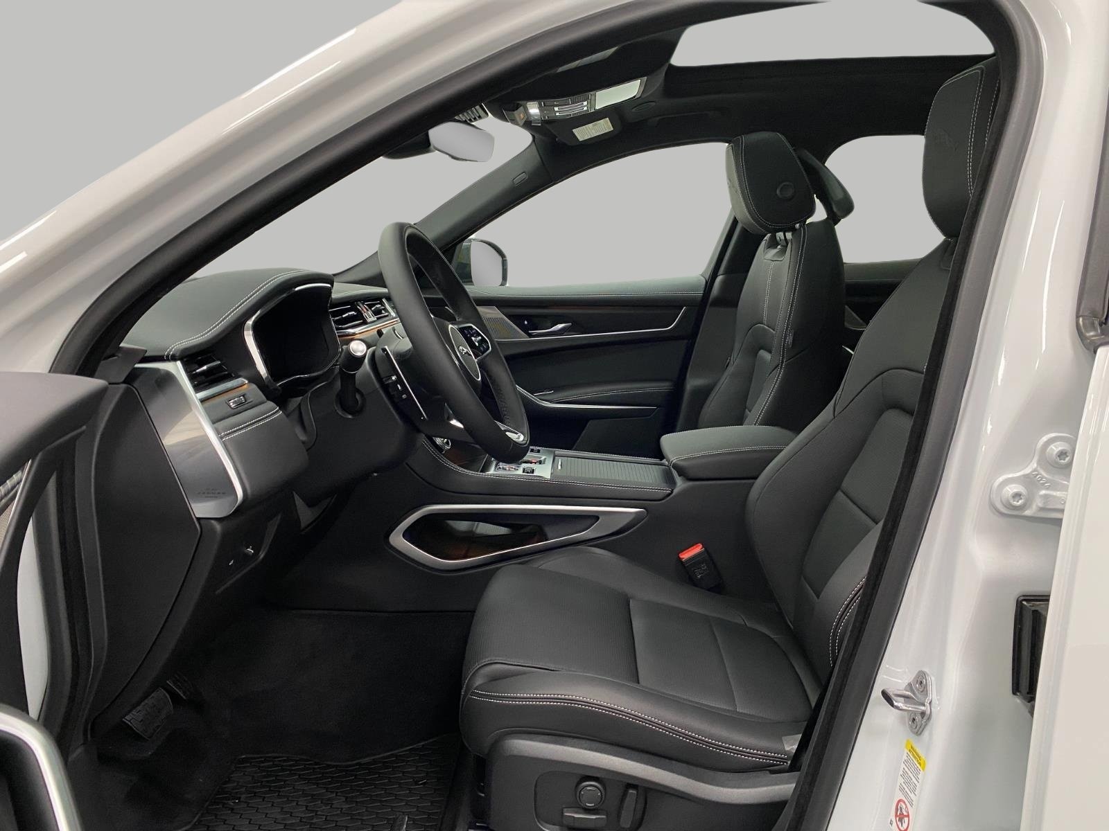 2026 Jaguar F-Pace R-Dynamic S - Photo 30