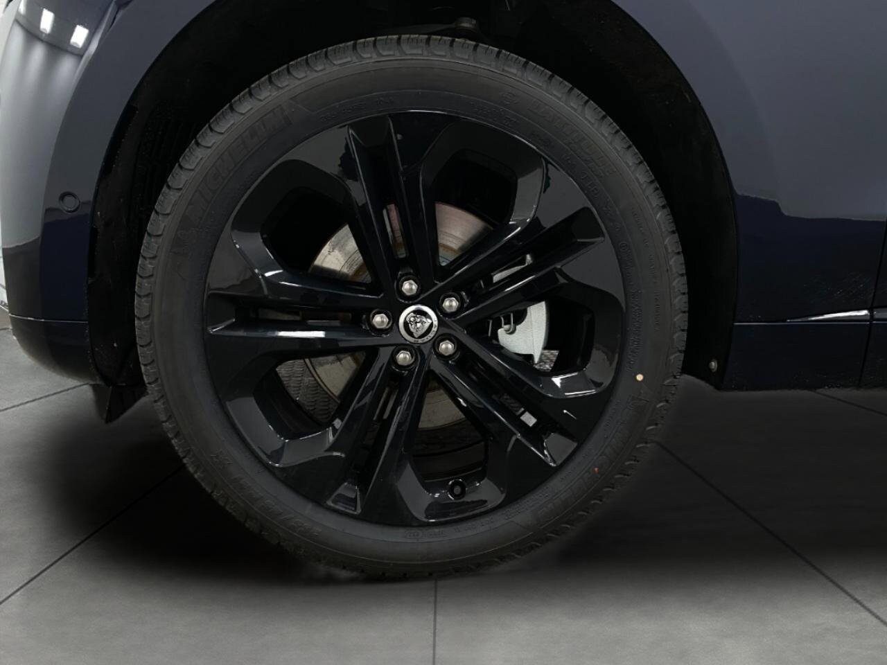 2025 Jaguar F-PACE P250 R-Dynamic S photo 4