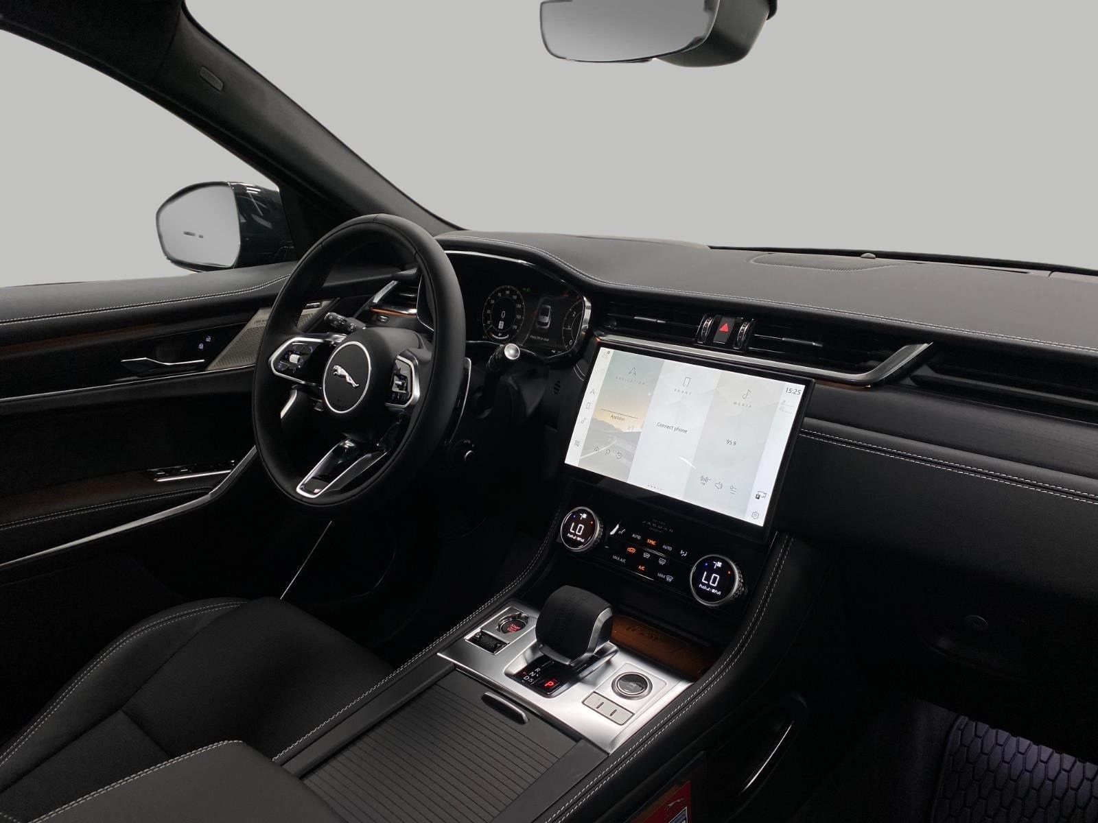 2026 Jaguar F-Pace R-Dynamic S - Photo 18