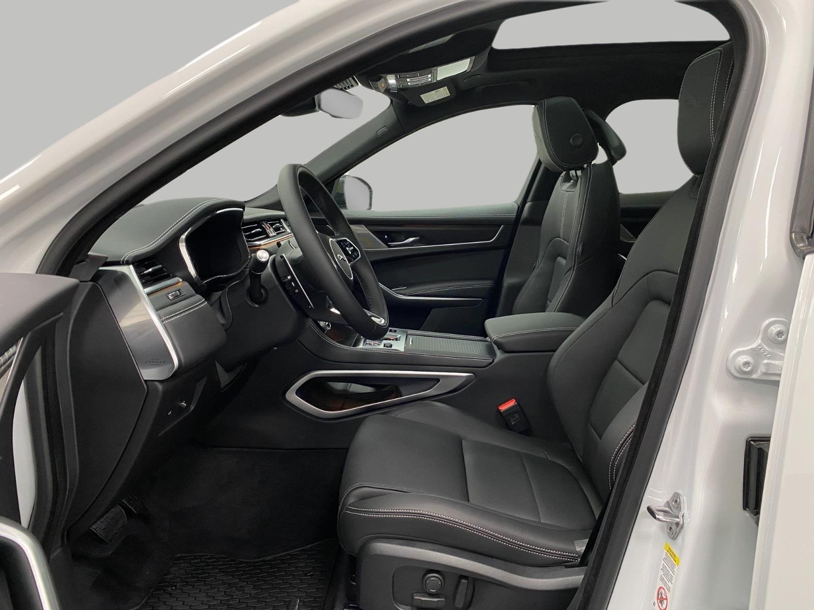 2026 Jaguar F-Pace R-Dynamic S - Photo 30