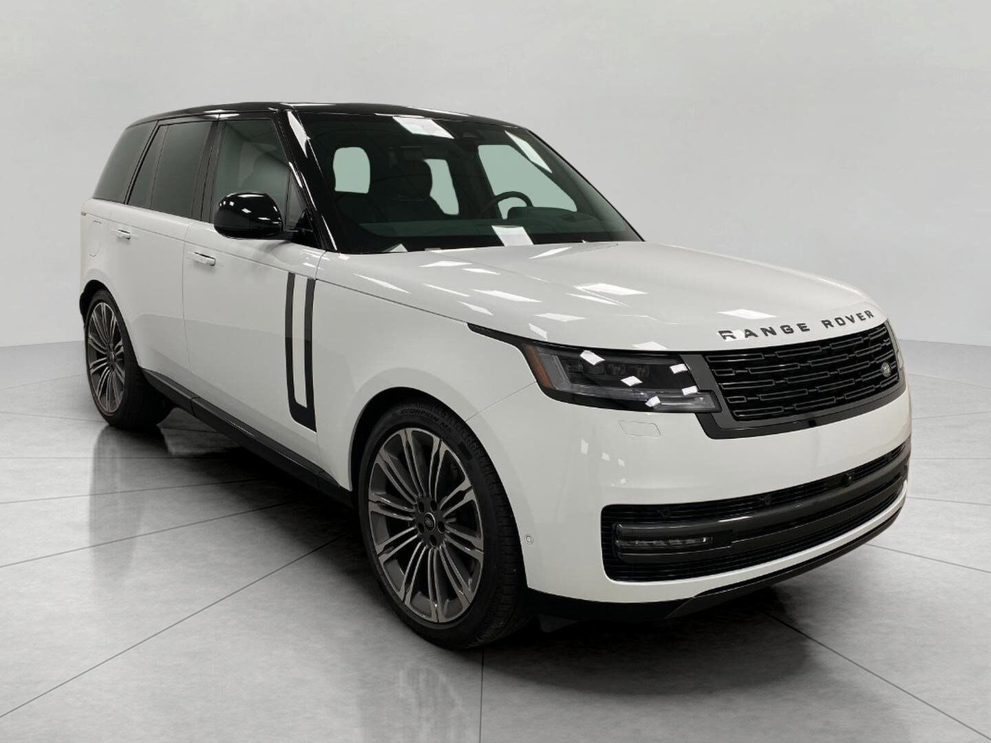 2025 Land Rover Range Rover SE photo 2