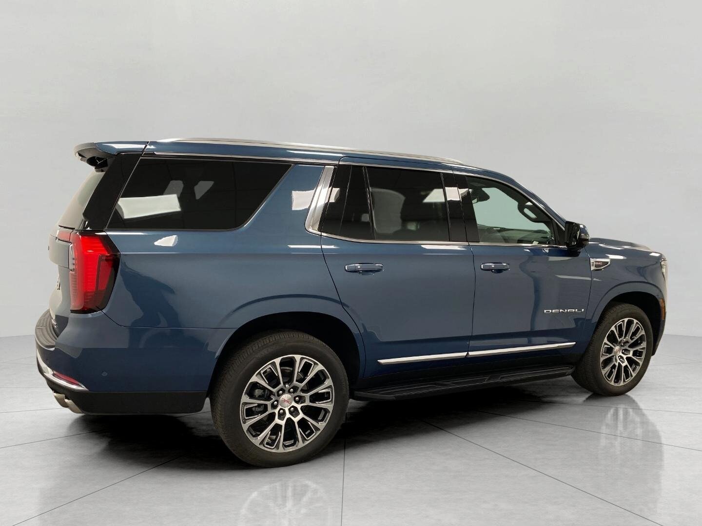 2025 Gmc Yukon Denali photo 2