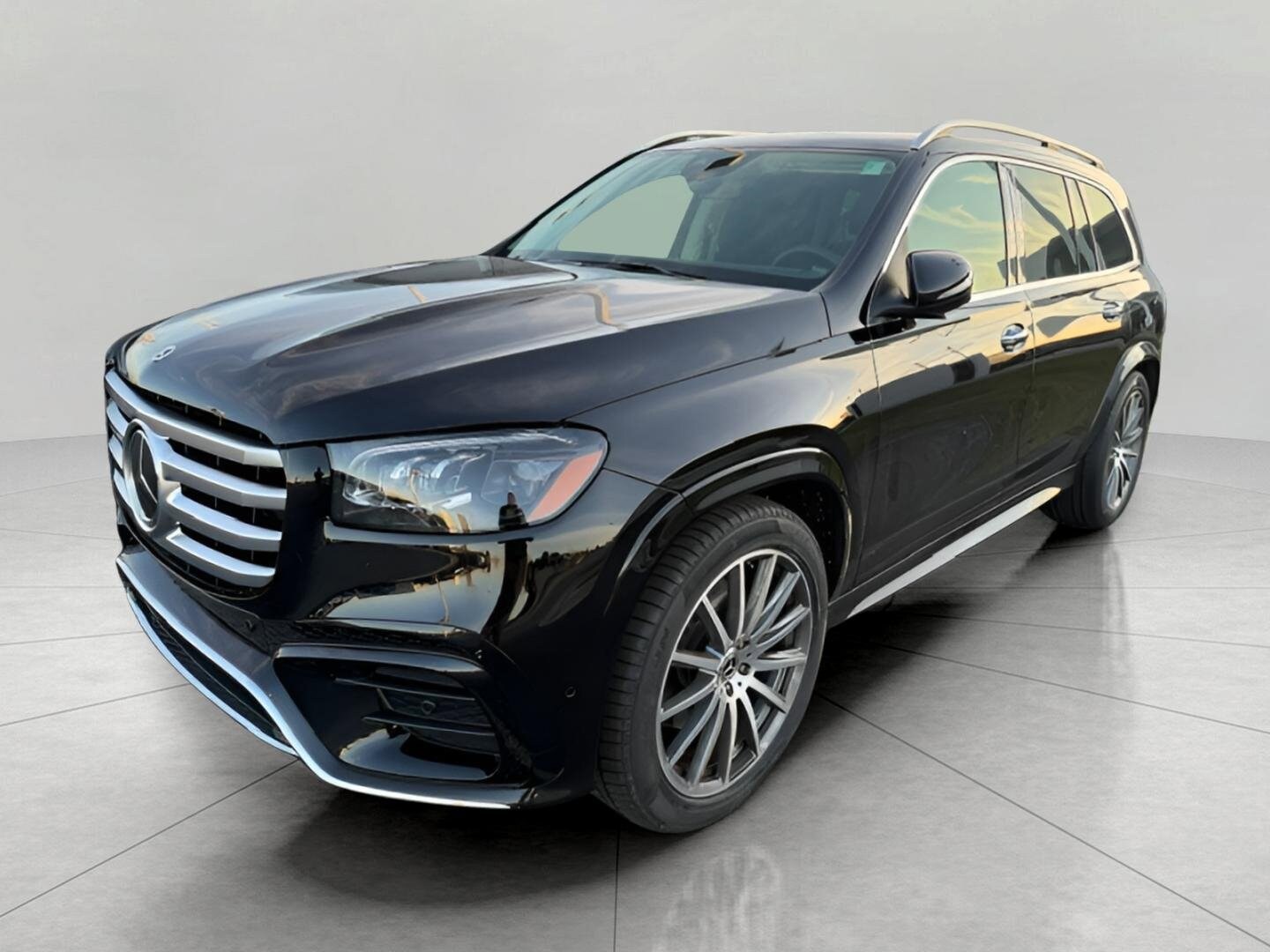 2025 Mercedes Benz GLS 450 4MATIC photo 2