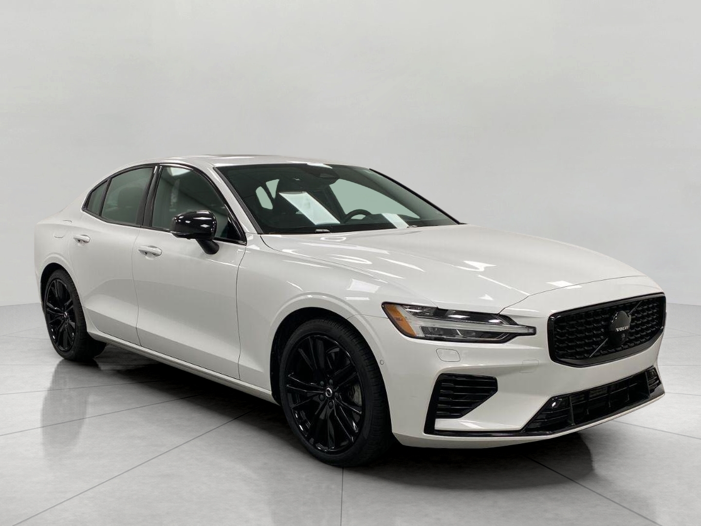 2024 Volvo S60 plug-in hybrid T8 Ultimate Black Edition Sedan