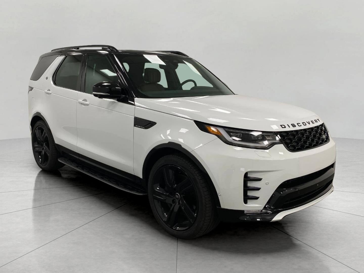 2025 Land Rover Discovery P360 Dynamic SE photo 2