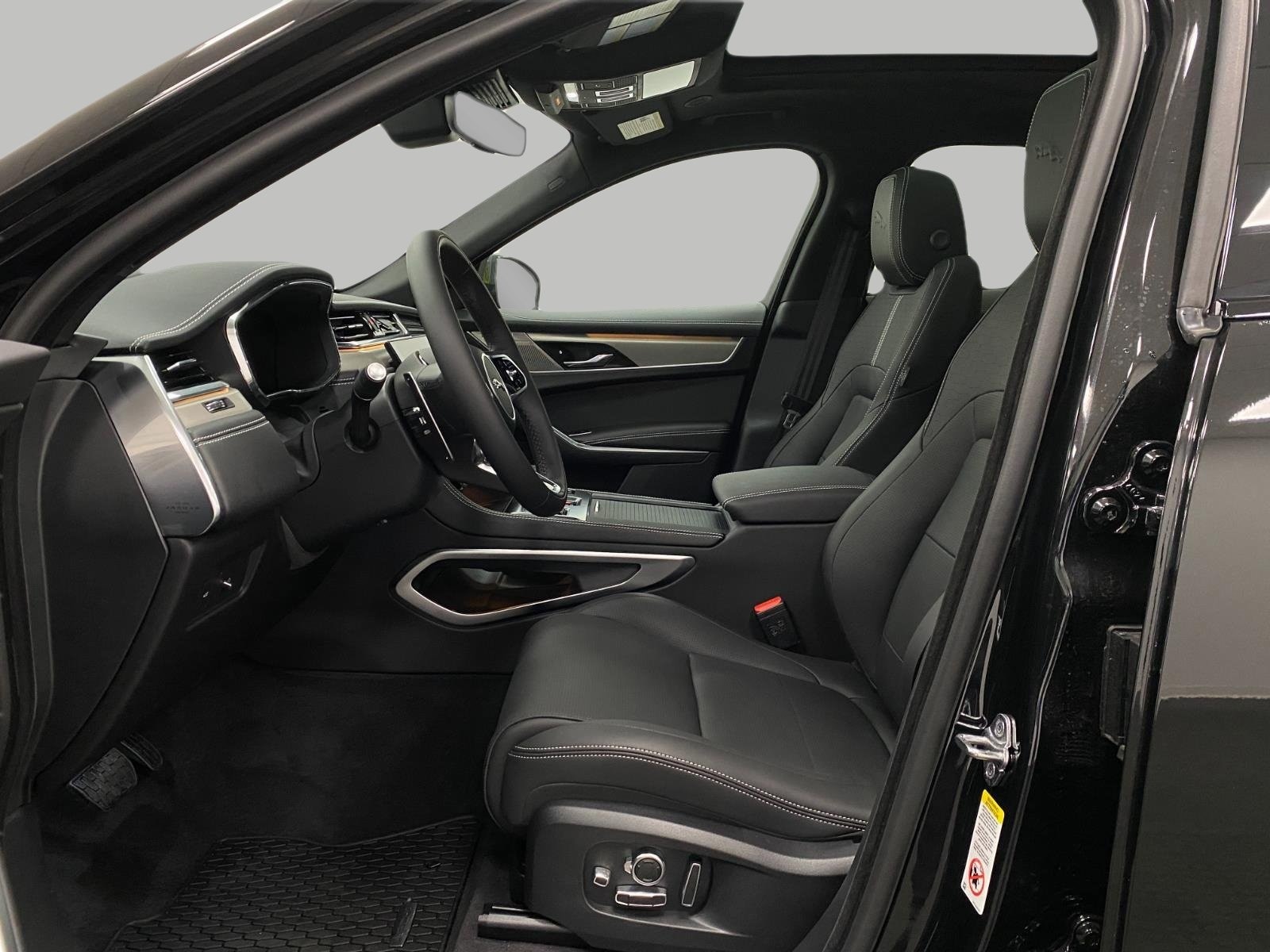 2026 Jaguar F-Pace R-Dynamic S - Photo 30