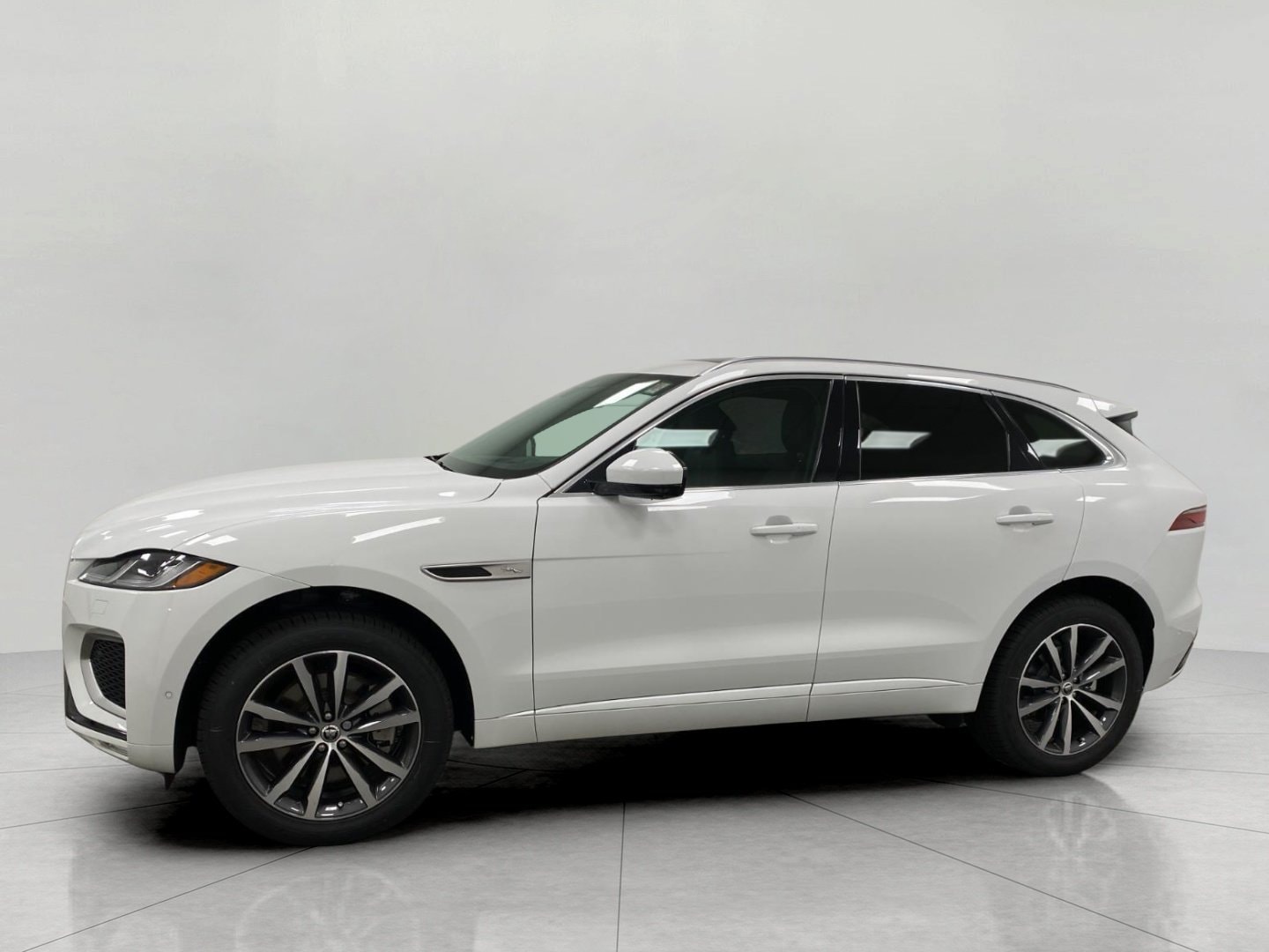2026 Jaguar F-Pace R-Dynamic S - Photo 9