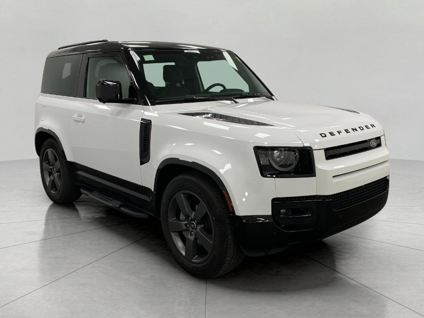 2025 Land Rover Defender 90 X-Dynamic SE photo 2