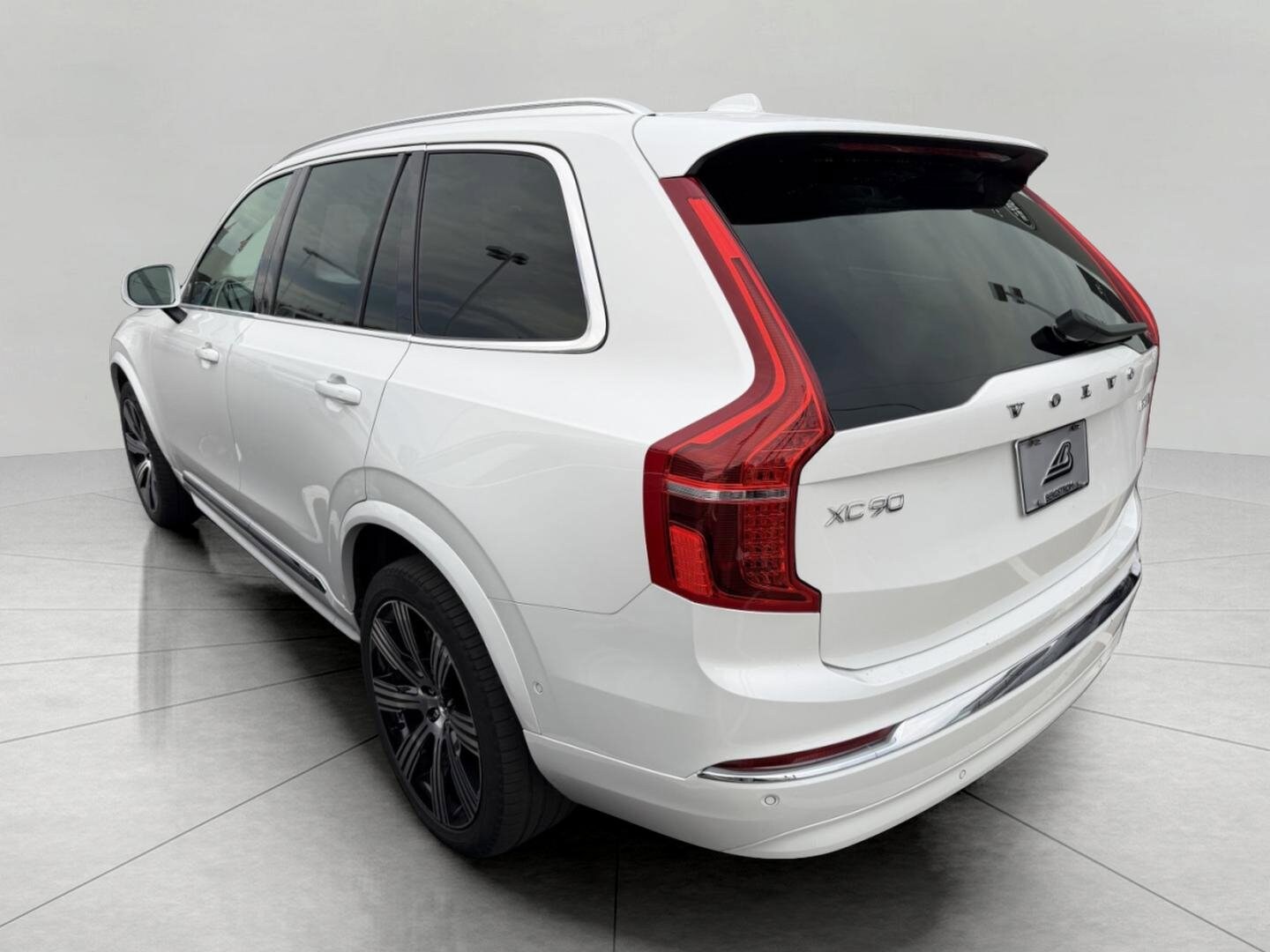 2023 Volvo XC90 AWD Ultimate photo 3