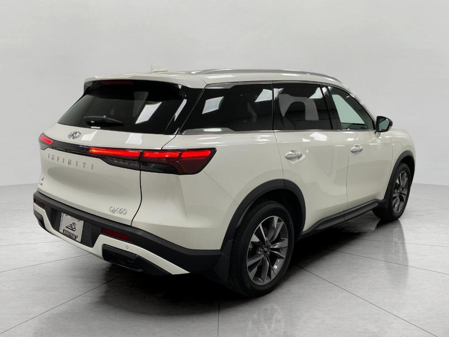 2025 Infiniti QX60 Luxe AWD photo 3