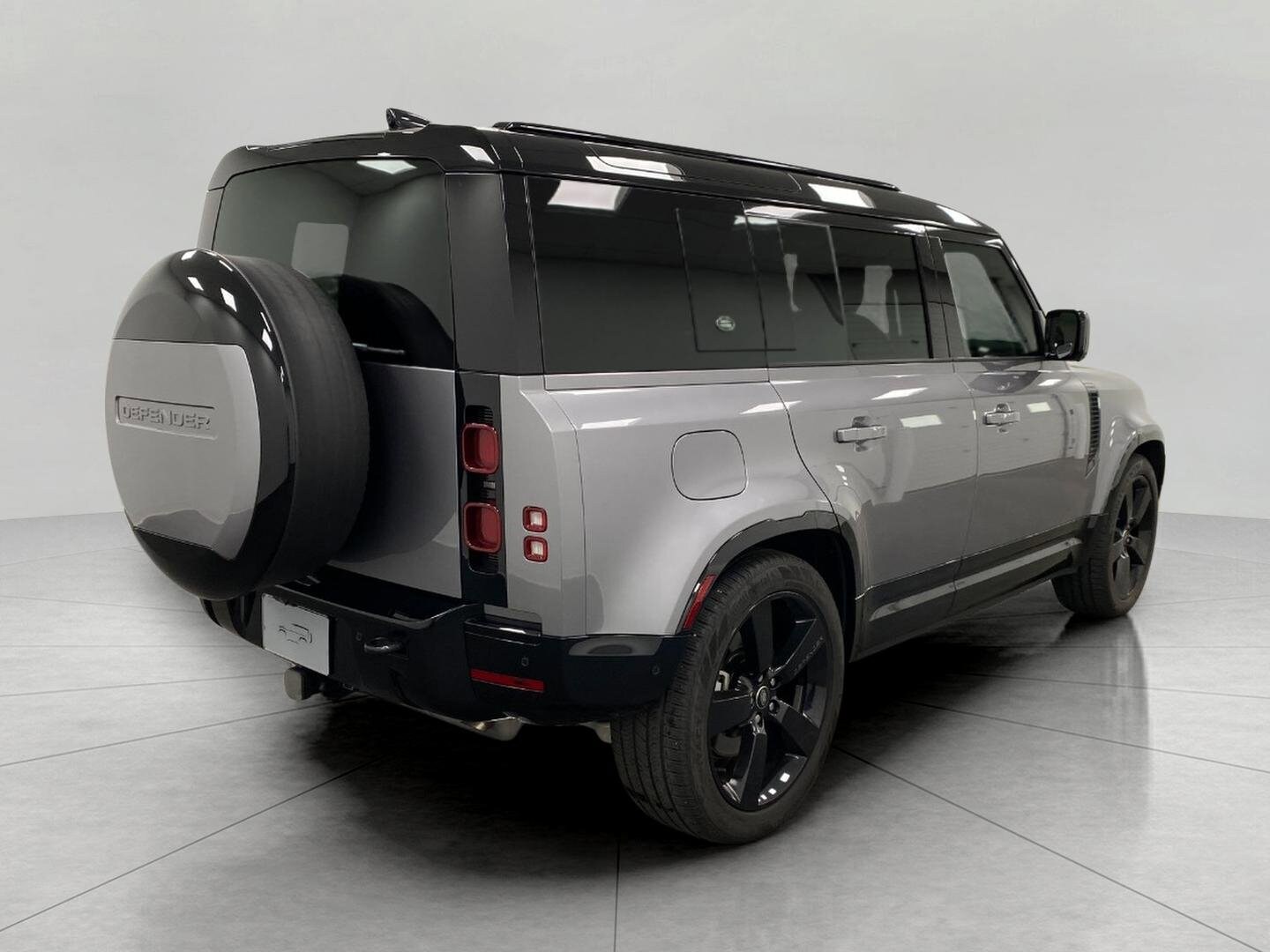 2024 Land Rover Defender 110 X-Dynamic SE photo 3