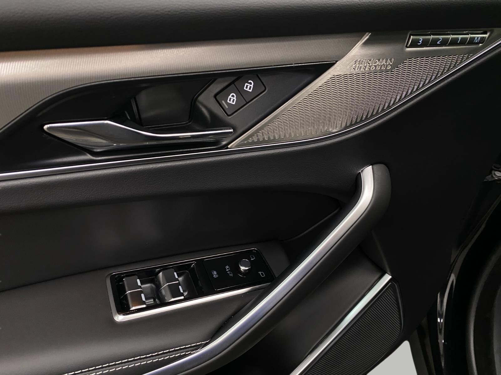 2026 Jaguar F-Pace R-Dynamic S - Photo 32