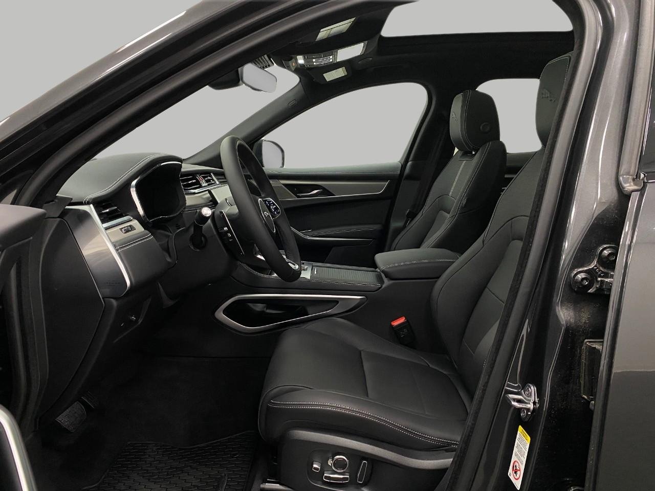 2026 Jaguar F-Pace R-Dynamic S - Photo 31