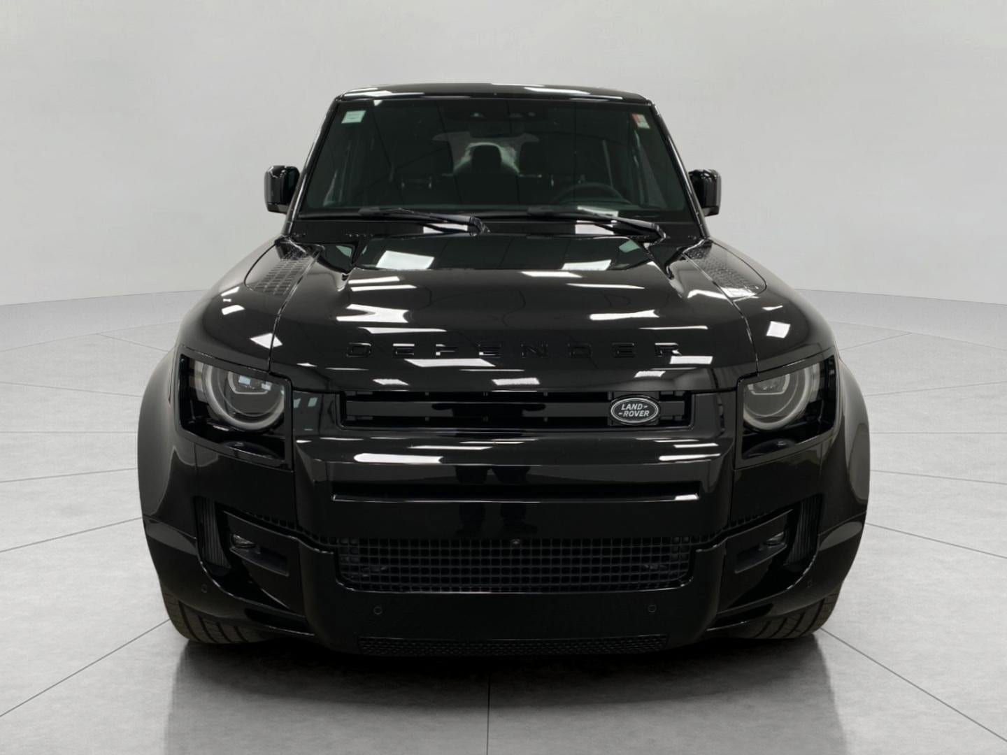 2026 Land Rover Defender V8 - Photo 10