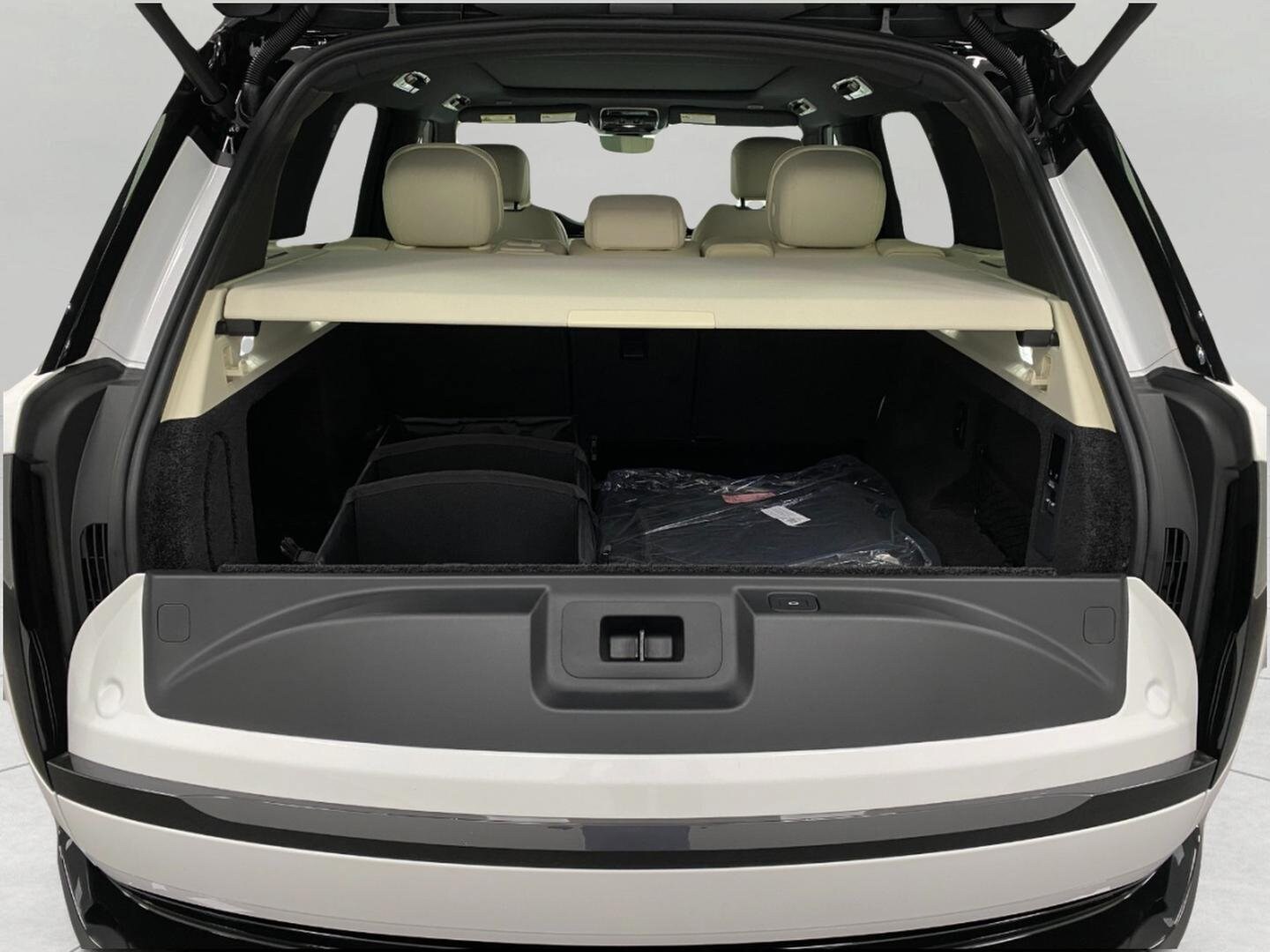 2025 Land Rover Range Rover SE - Photo 6