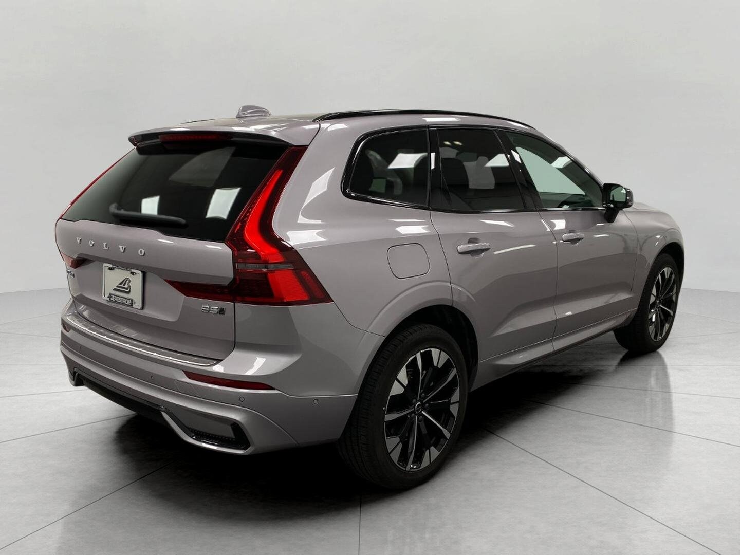2026 Volvo XC60 B5 Plus photo 3