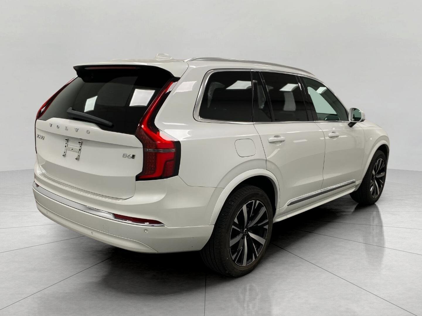 2025 Volvo XC90 AWD Core photo 2
