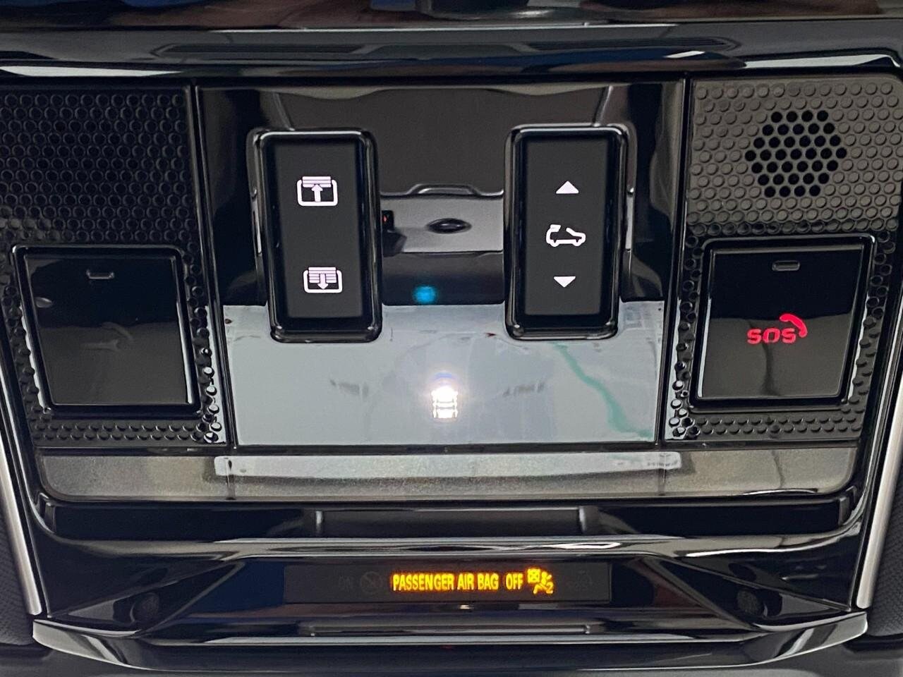 2025 Land Rover Range Rover SE - Photo 28